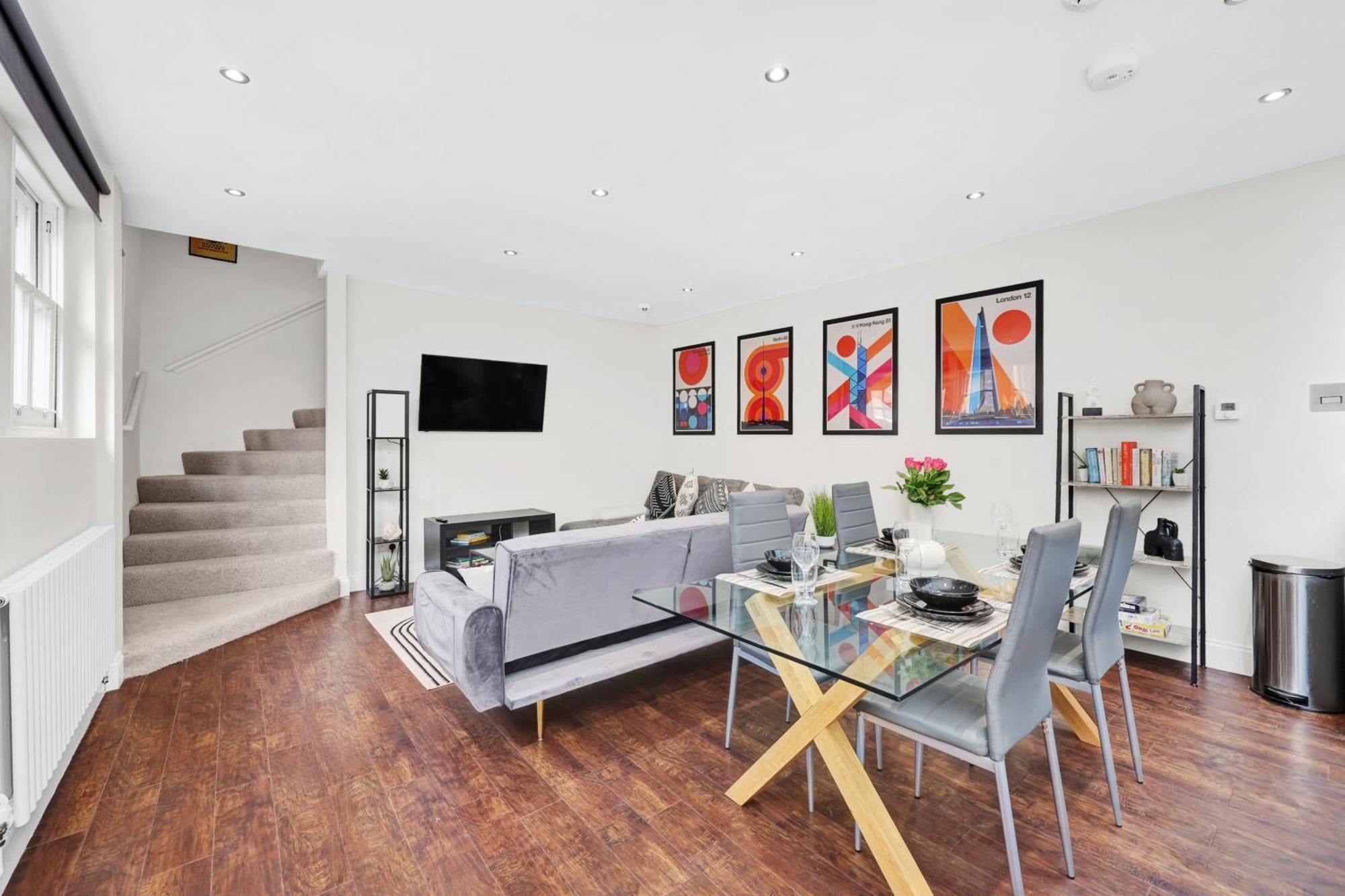 Luxury 3 Bedroom House In Limehouse, Close To City! Sleeps 6-8! Londra