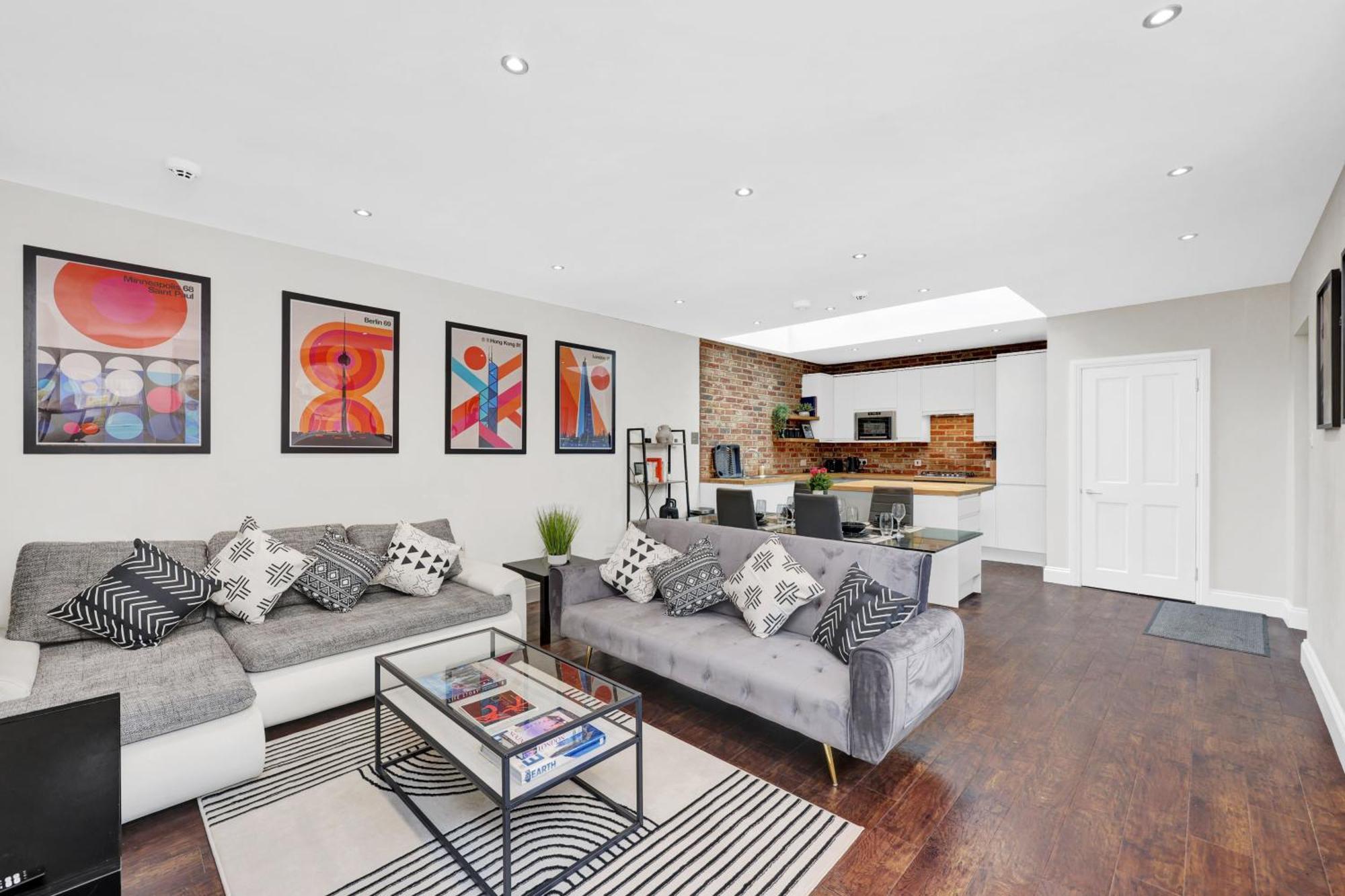 Luxury 3 Bedroom House In Limehouse, Close To City! Sleeps 6-8! Appartamento