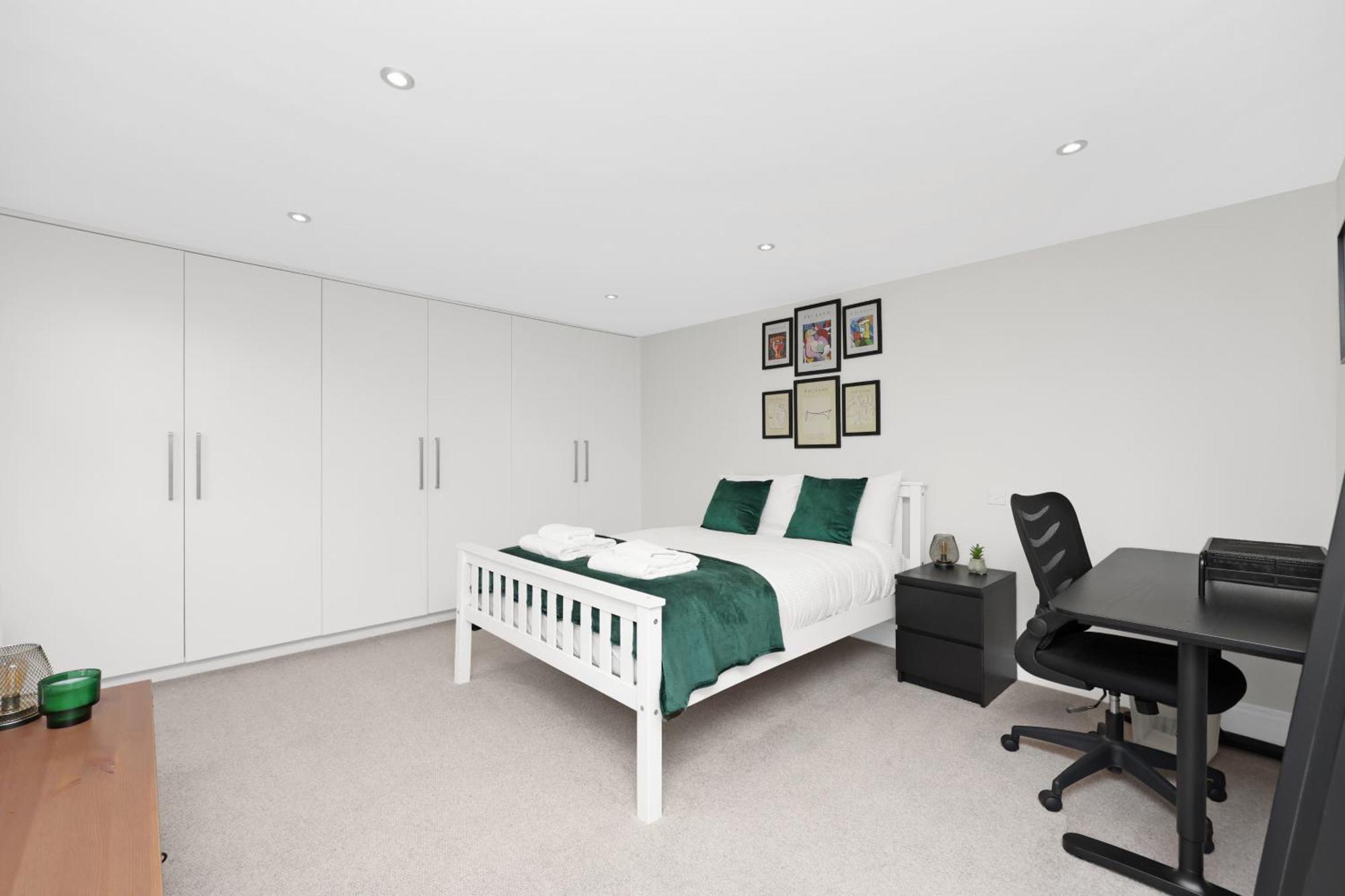 Luxury 3 Bedroom House In Limehouse, Close To City! Sleeps 6-8! Londra