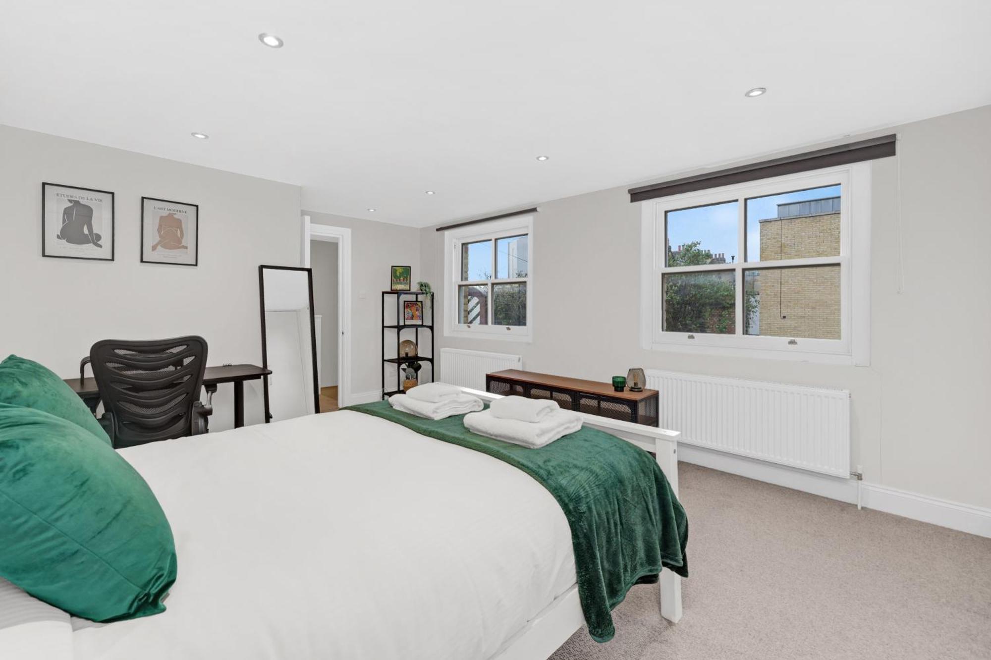 Luxury 3 Bedroom House In Limehouse, Close To City! Sleeps 6-8! Appartamento *