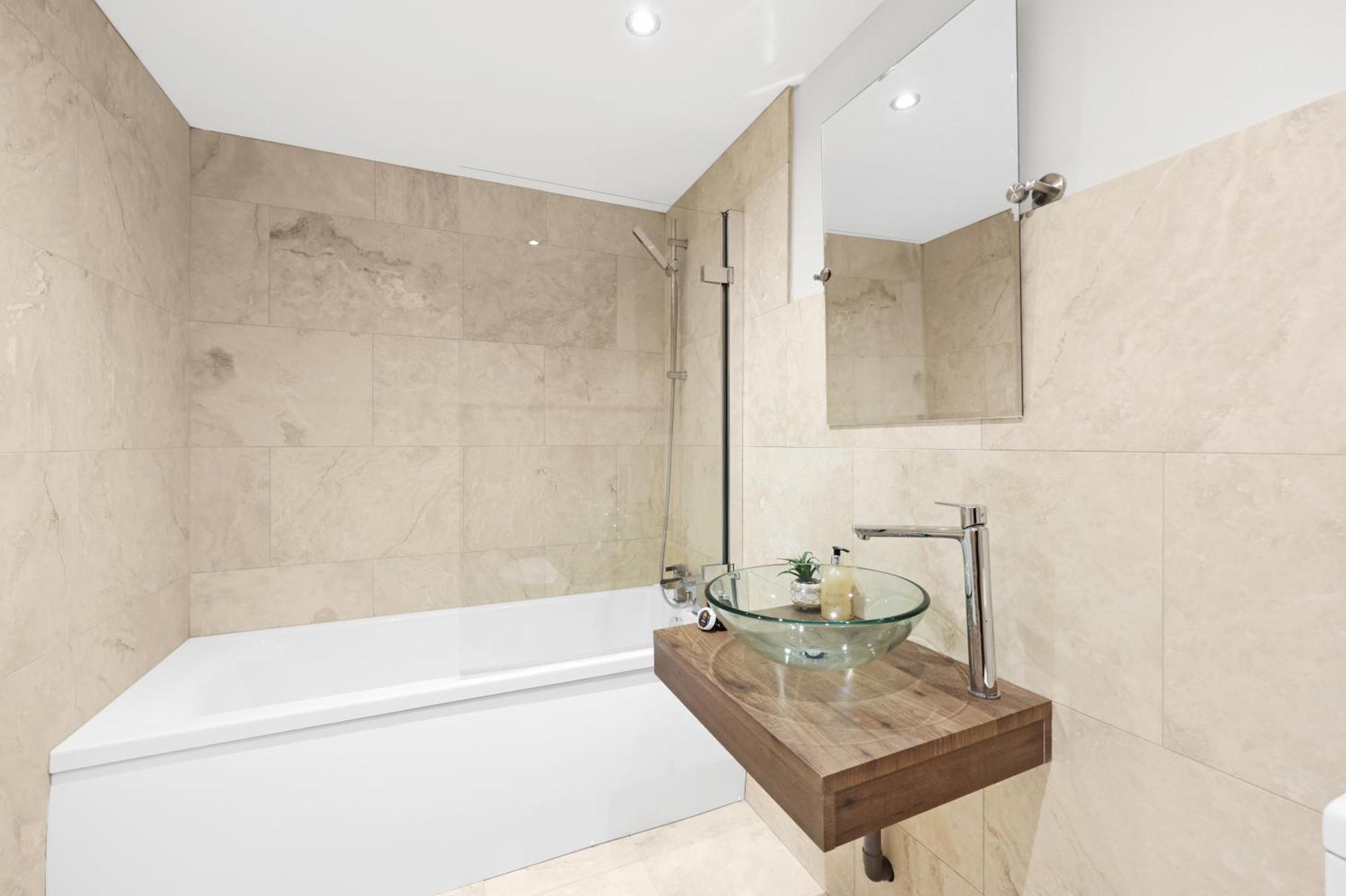 Luxury 3 Bedroom House In Limehouse, Close To City! Sleeps 6-8! Appartamento Londra